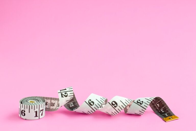 measuring-tape-still-life_23-2150404680